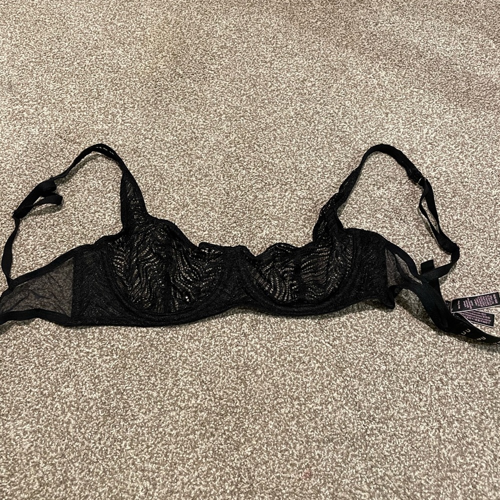 Victoria’s Secret very sexy unlined balconet bra, 32D EUC